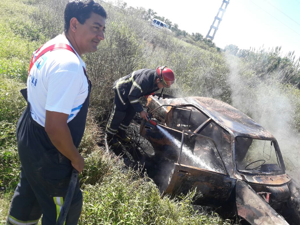 Ardió un vehículo en el Circuito