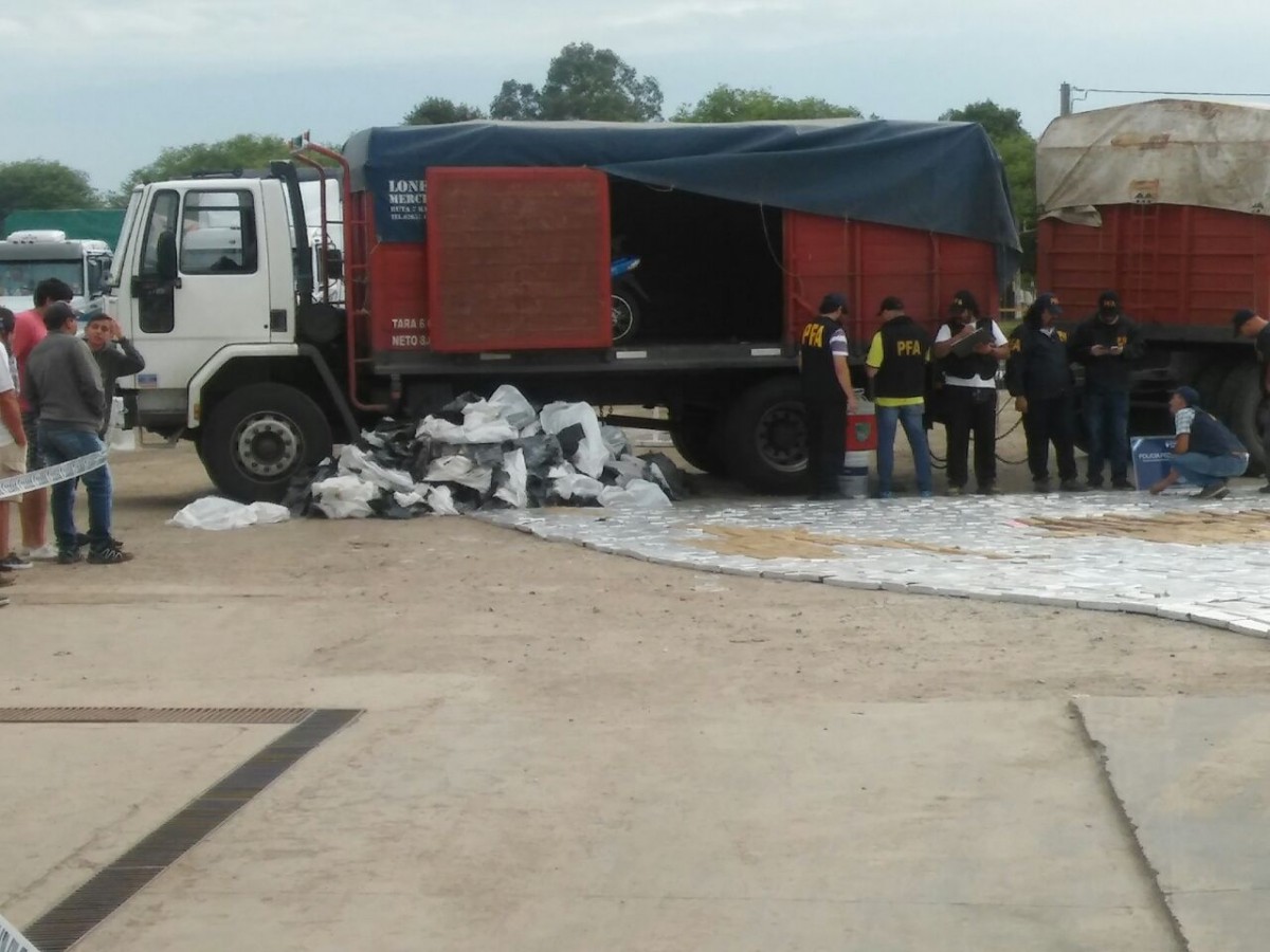 Policía Federal Argentina secuestró una gran cantidad de marihuana en S. M. Laspiur