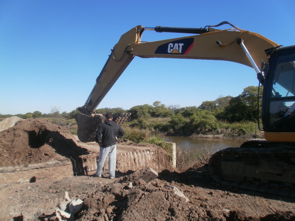 Trabajos de alcantarillado sobre Ruta Provincial 13