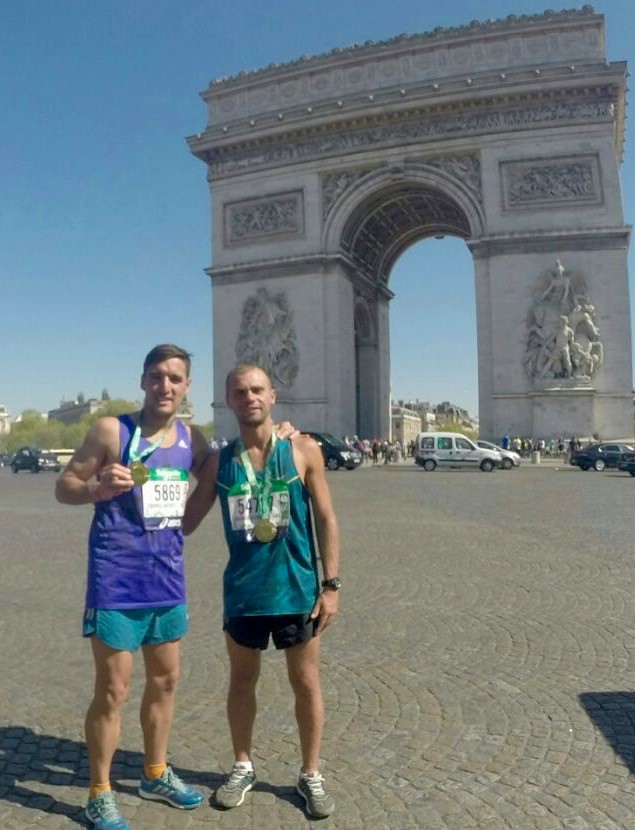 Maratón: junto a unos 80 mil corredores, Carena y Lascano completaron los 42 Km de París