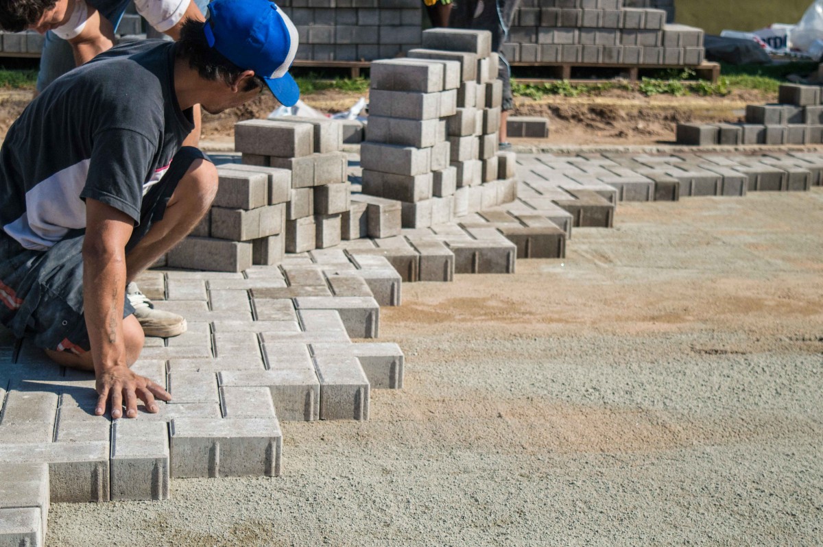 La Municipalidad realiza obras de pavimento y adoquinado en varias calles