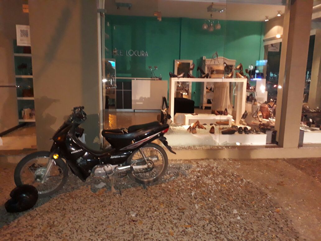 Herido con arma blanca, un choque y un allanamiento figuran en el parte policial