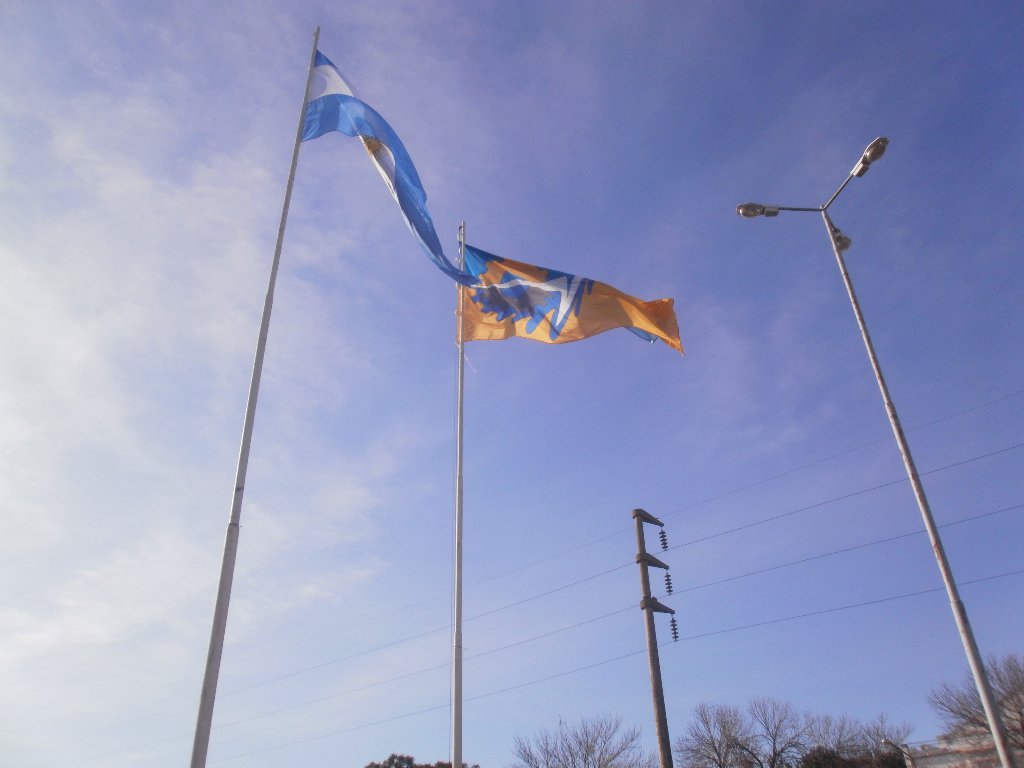 Multitudinaria celebración del Día de la Bandera