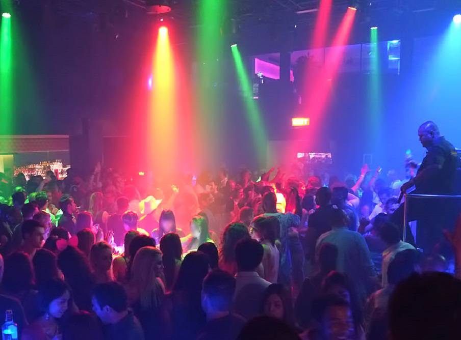 Malestar por la prohibición de entrada a los boliches a menores de 18 años