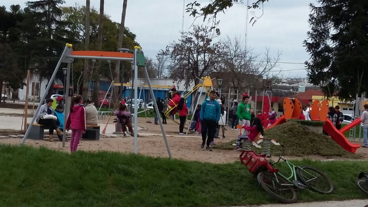 Y un día volvieron los chicos a la Plaza Independencia