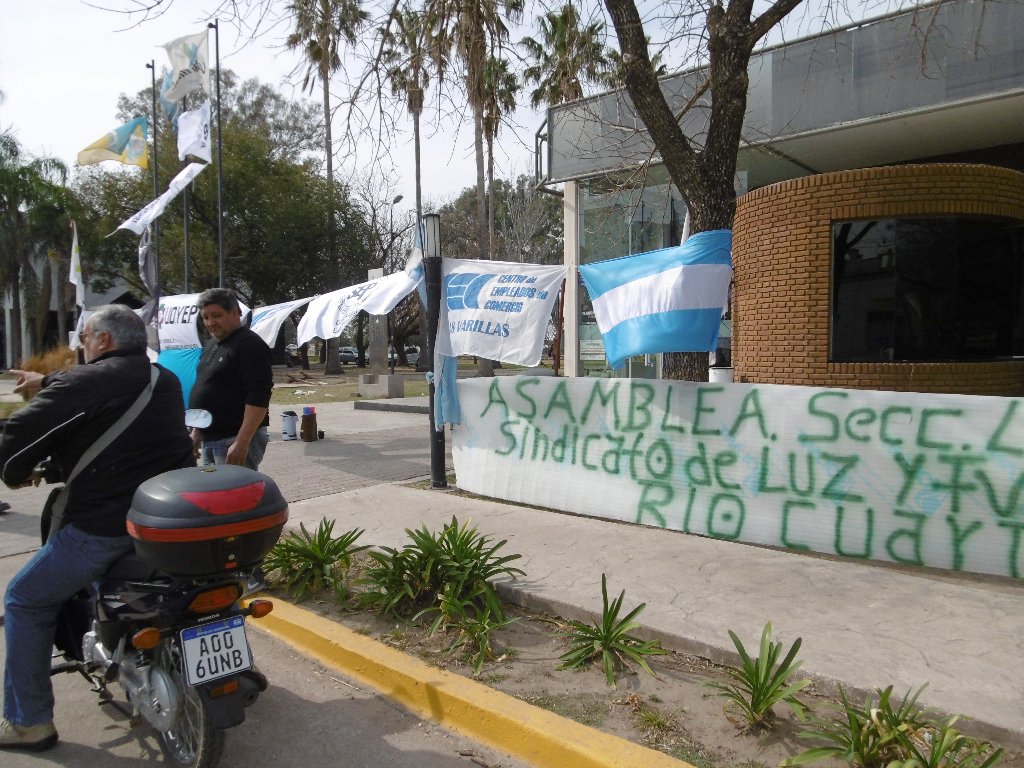 Sigue el paro municipal
