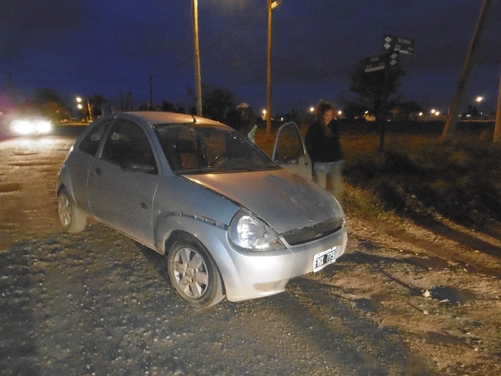 Choque frontal, dos jovencitas lesionadas.