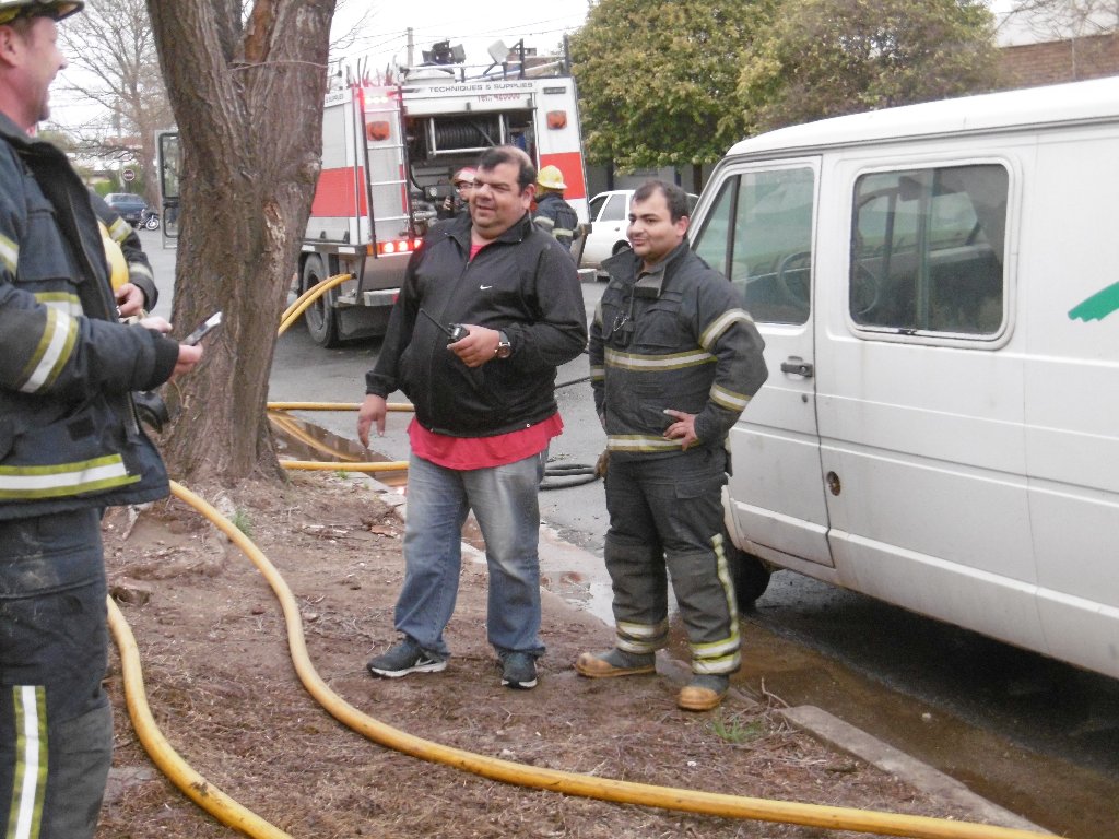 Ardió una  casa deshabitada