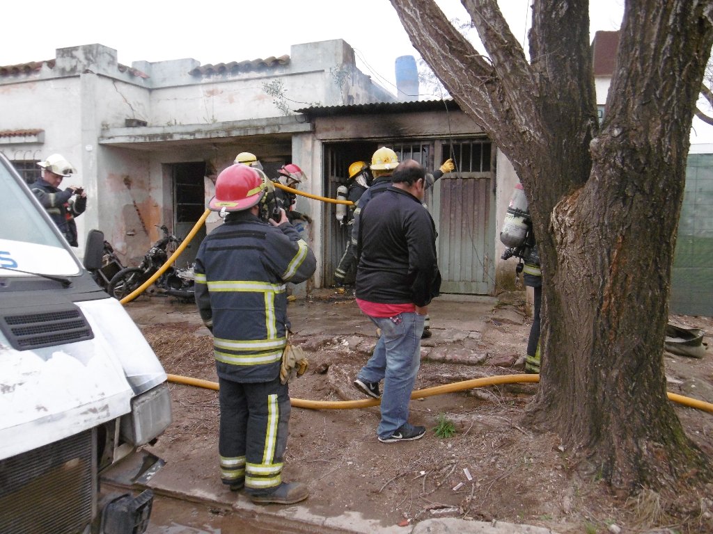 Ardió una  casa deshabitada