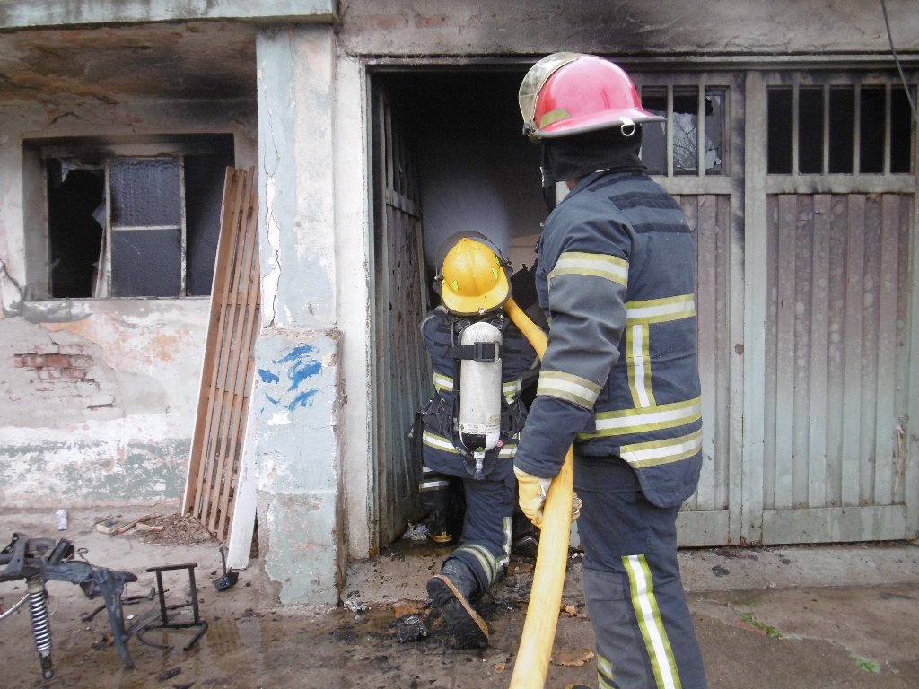 Ardió una  casa deshabitada