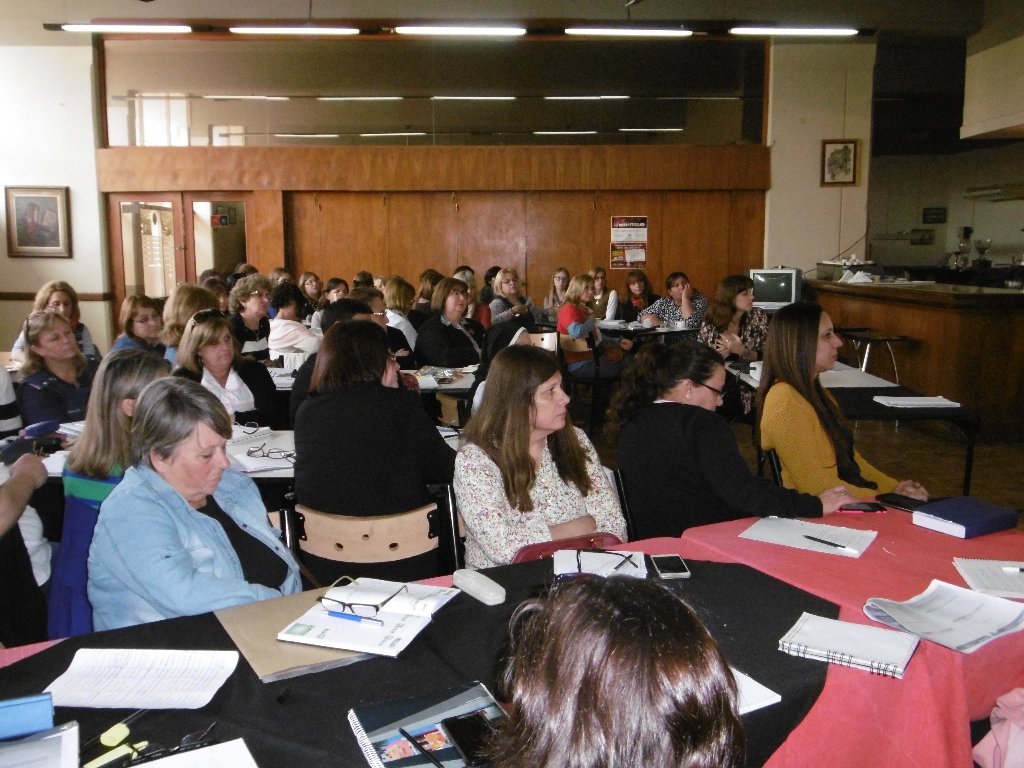 Reunión de directivos de establecimientos educativos