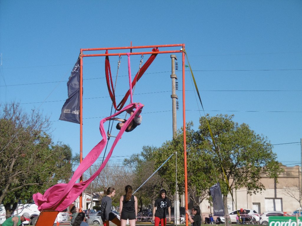 Pese al fuerte viento, hubo deportes de riesgo en el Centro Cívico