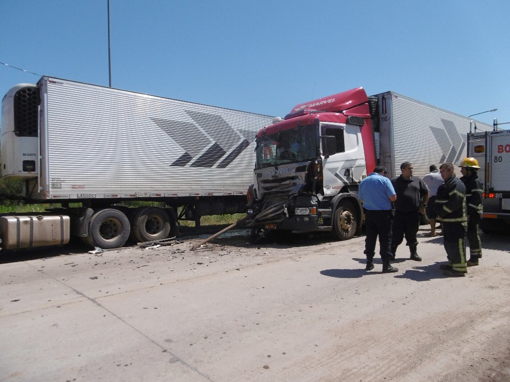 Choque en cadena en la Ruta Pesada. Un herido