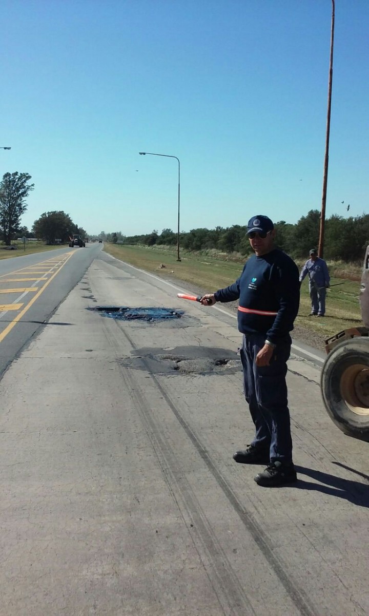 Tareas de Bacheo en la Ruta 13