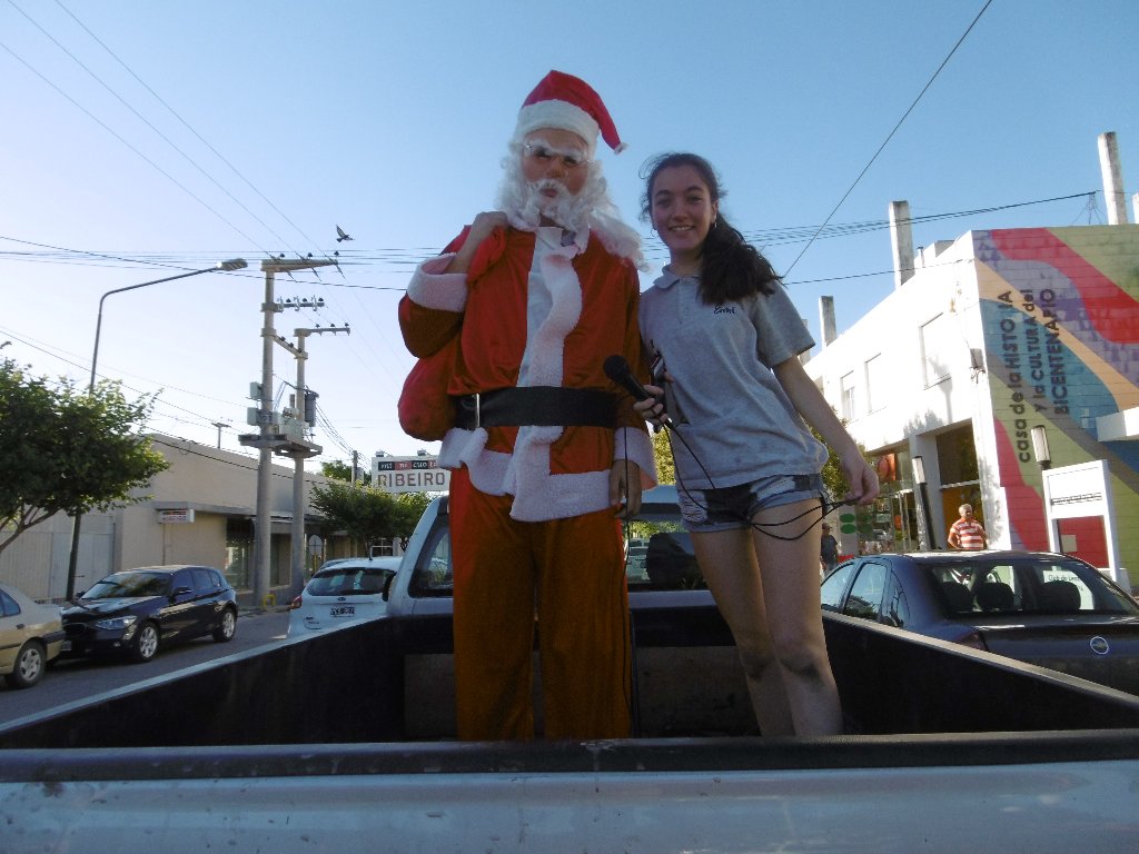 Papá Noel, autos, motos, espectáculos, feria y mucha gente