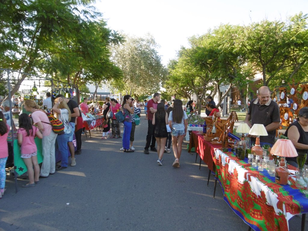 Papá Noel, autos, motos, espectáculos, feria y mucha gente