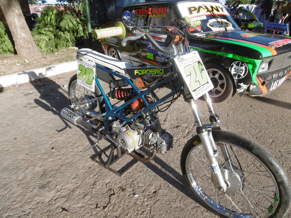 Papá Noel, autos, motos, espectáculos, feria y mucha gente
