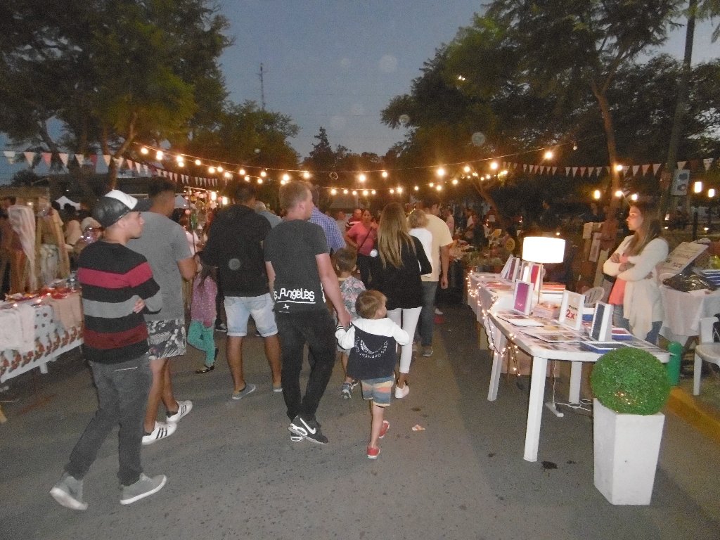 Papá Noel, autos, motos, espectáculos, feria y mucha gente