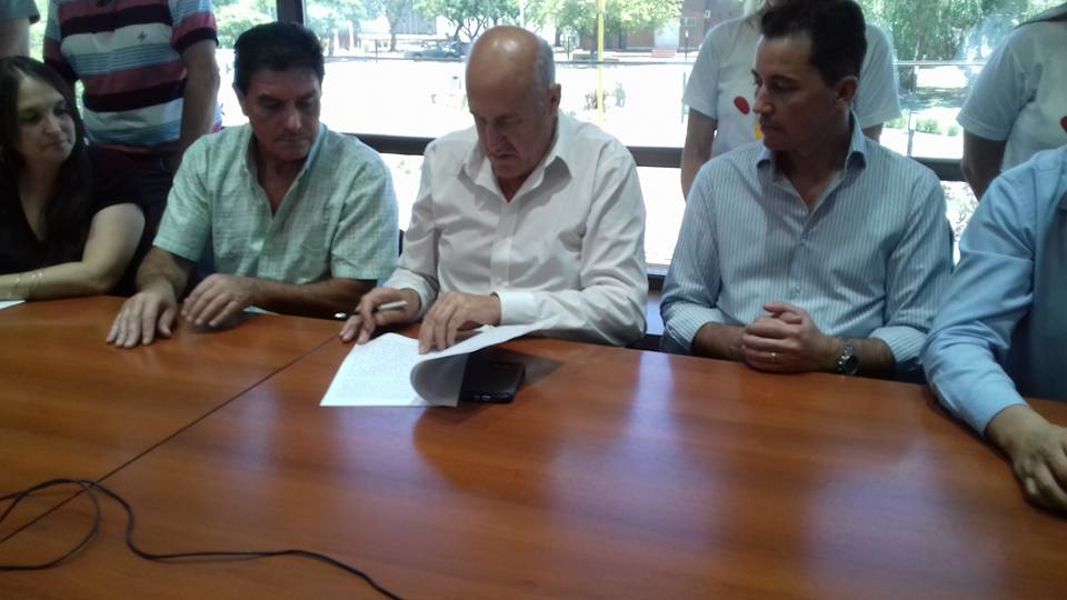 Convenio tripartito entre el Municipio, la Cooperativa y Aneley