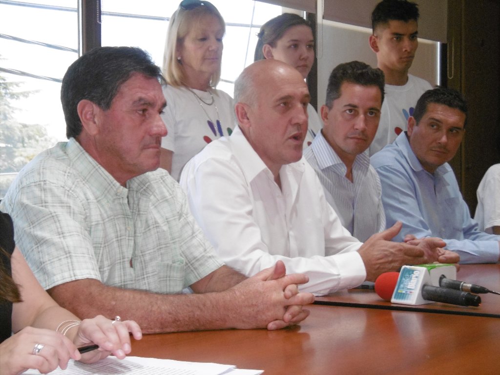 Convenio tripartito entre el Municipio, la Cooperativa y Aneley