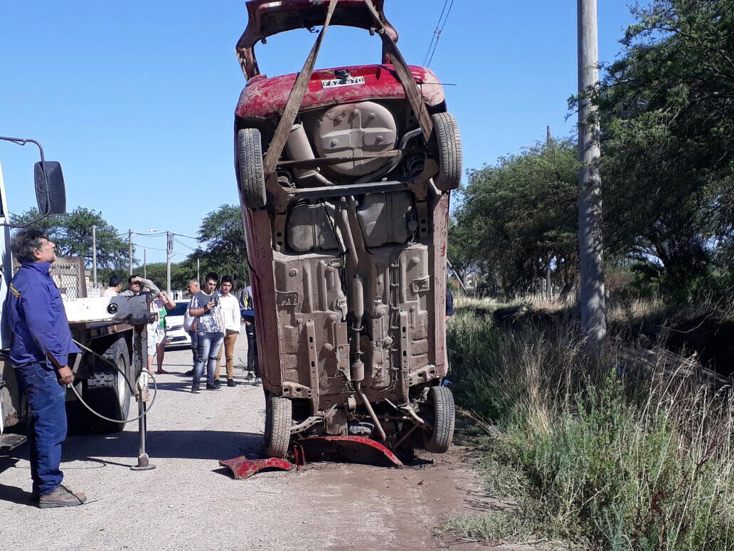 Habrían estado corriendo una picada. Terminaron en una zanja