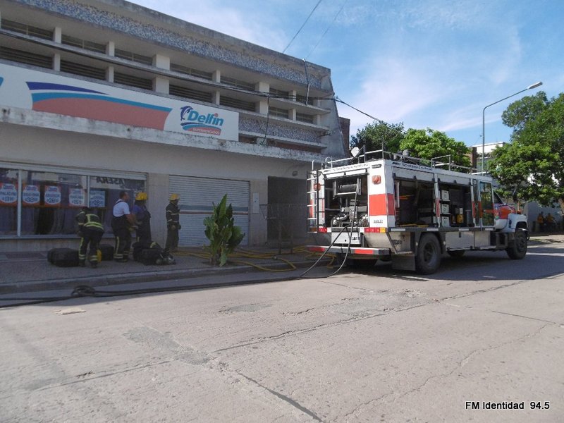 Principio de incendio en Supermercado Delfín