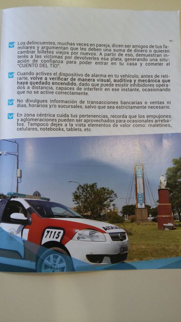 La Policía  está distribuyendo folletos sobre prevención de delitos