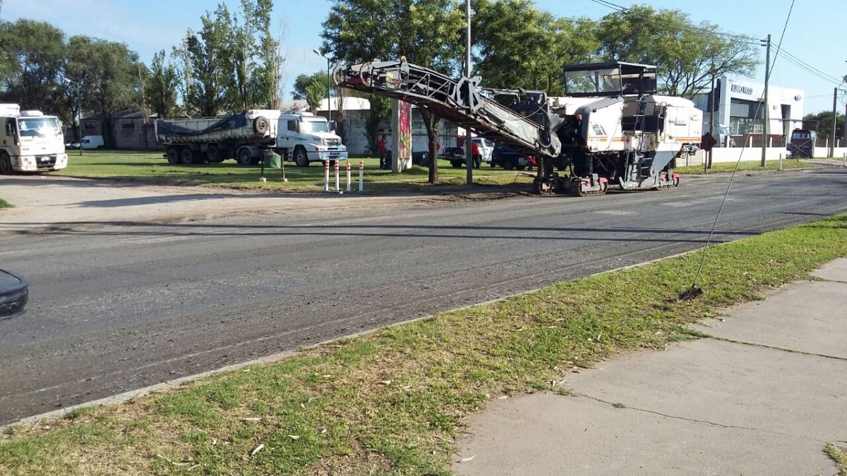 Repavimentan por completo la Ruta 158 en el tramo urbano.