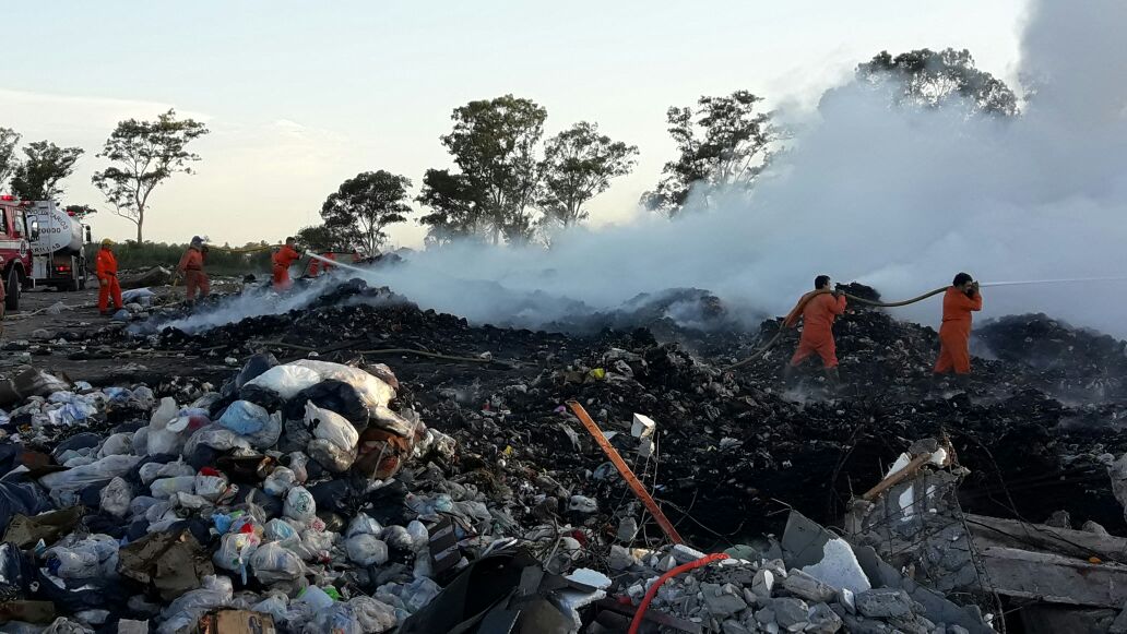 Pío Calvo pidió disculpas por los basurales, tras nuevo incendio durante el fin de semana