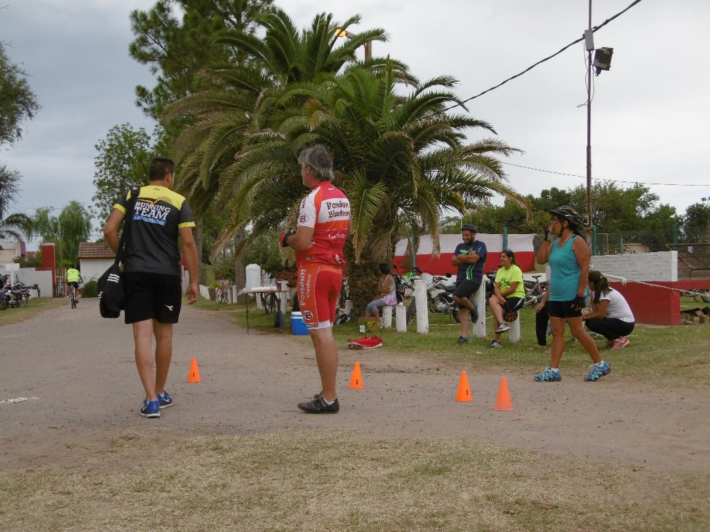 Noventa deportistas en el Triatlón Ciudad de Las Varillas-Imágenes