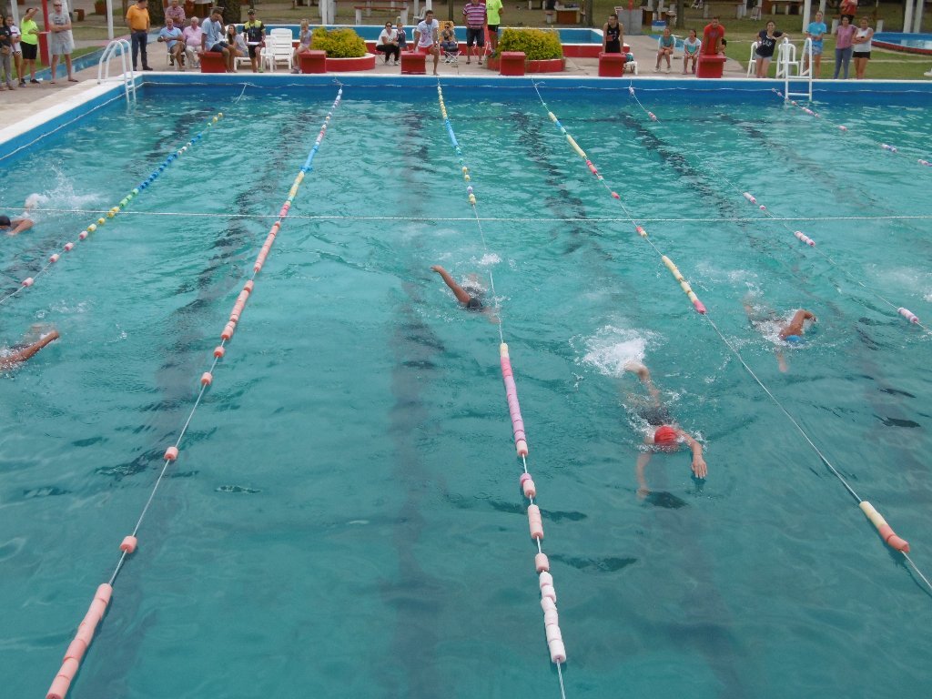 Noventa deportistas en el Triatlón Ciudad de Las Varillas-Imágenes