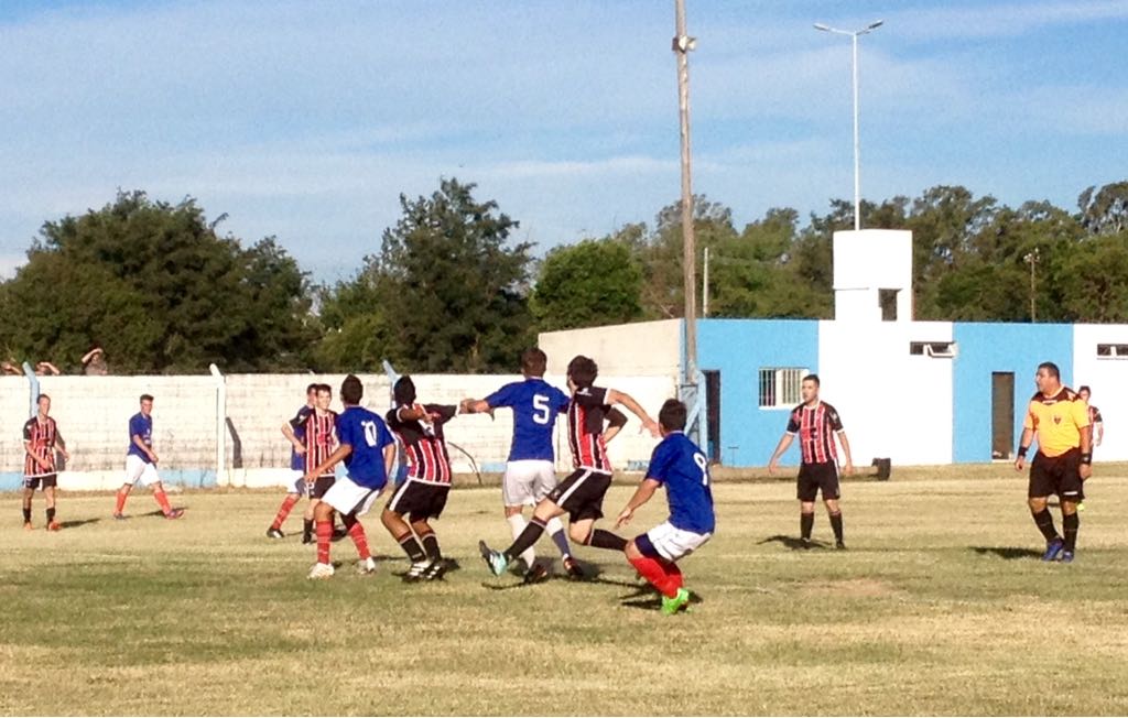 Copa Ciudad: el primer clásico del año fue para Huracán