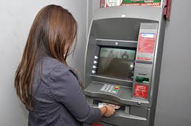Sólo algunos bancos recargarán los cajeros automáticos durante el fin de semana largo.
