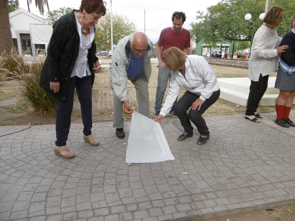 En Las Varillas, el “Nunca Más” se evocó en la plazoleta que recuerda los años trágicos de la Argentina