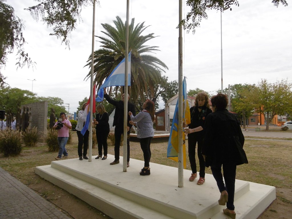 En Las Varillas, el “Nunca Más” se evocó en la plazoleta que recuerda los años trágicos de la Argentina
