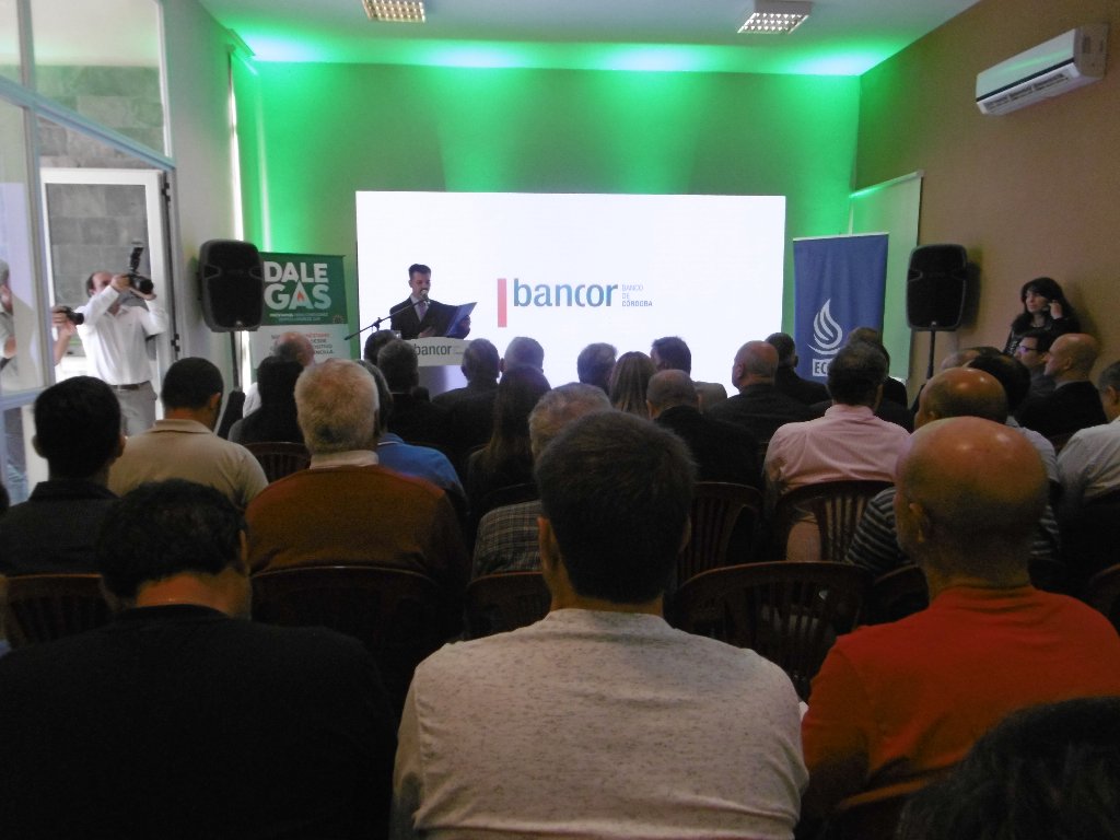 Presentaron en Las Varas línea de créditos para el gas natural