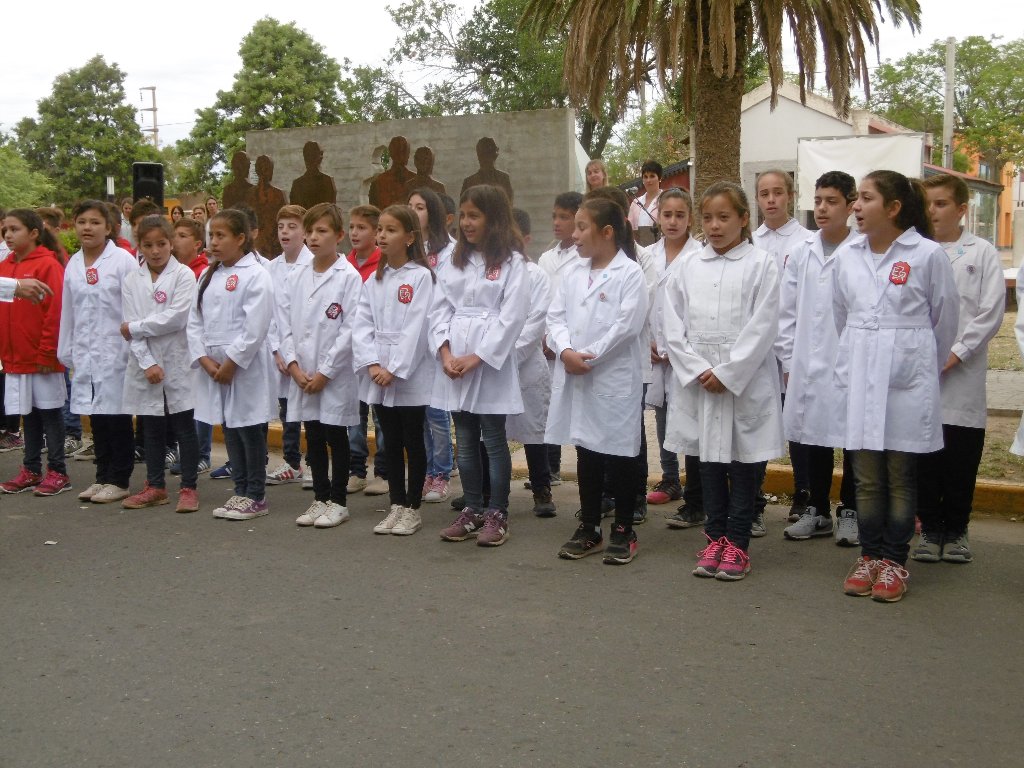 En Las Varillas, el “Nunca Más” se evocó en la plazoleta que recuerda los años trágicos de la Argentina