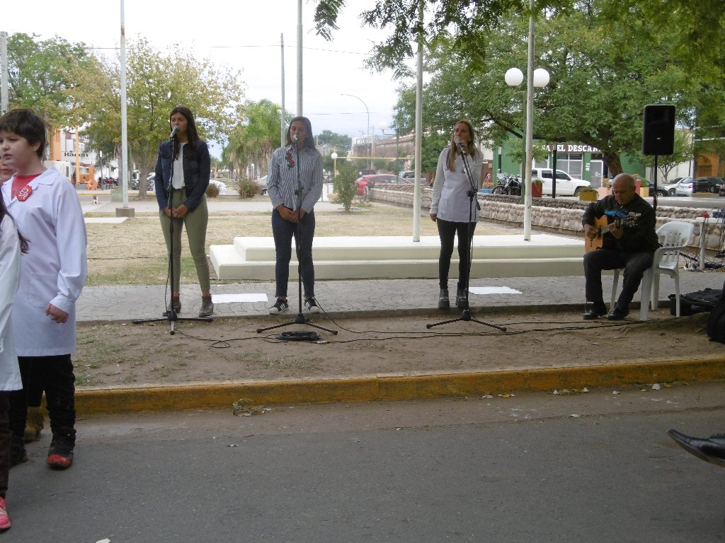 En Las Varillas, el “Nunca Más” se evocó en la plazoleta que recuerda los años trágicos de la Argentina