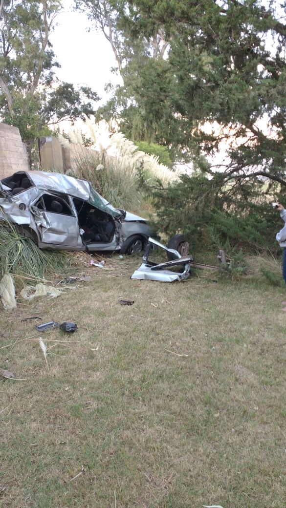 Se accidentó un vehículo cerca de Sacanta: cuatro heridos. Uno con severas lesiones