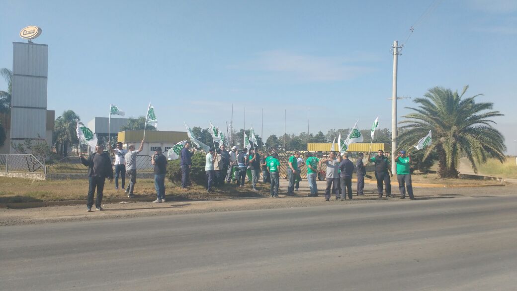 La UOM se manifestó frente a DACHSA – Cerutti por los despidos masivos de sus empleados