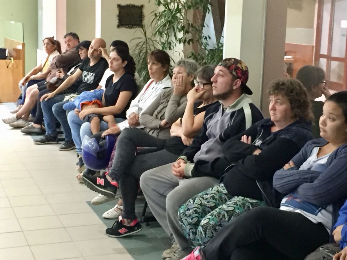 Positiva reunión entre vecinos y consejeros en la Cooperativa