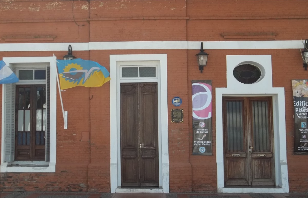 Rompen la puerta de ingreso a la sede de Policía Municipal y agreden a inspectora.