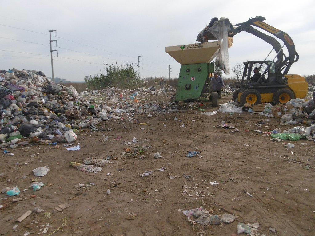 Técnicos del INTI inspeccionaron una máquina trituradora de residuos que posee la Municipalidad de Las Varillas
