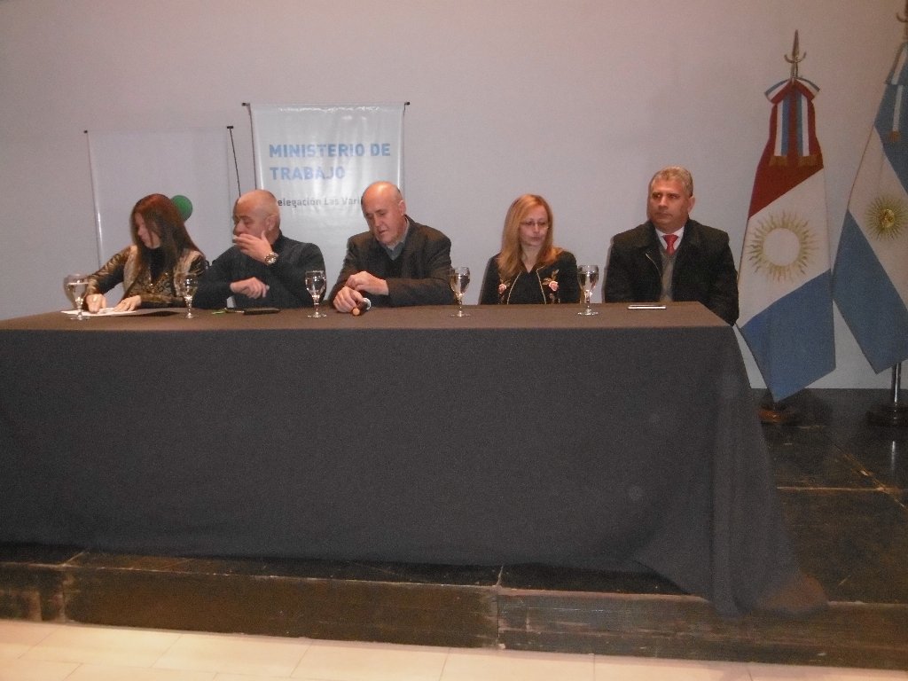 El Ministro de Trabajo, entregó un automóvil a la delegación local de la Cartera Laboral