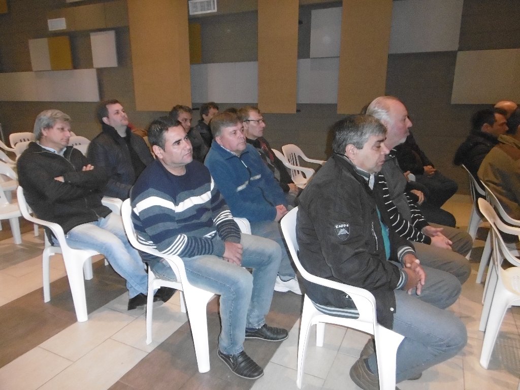 El Ministro de Trabajo, entregó un automóvil a la delegación local de la Cartera Laboral