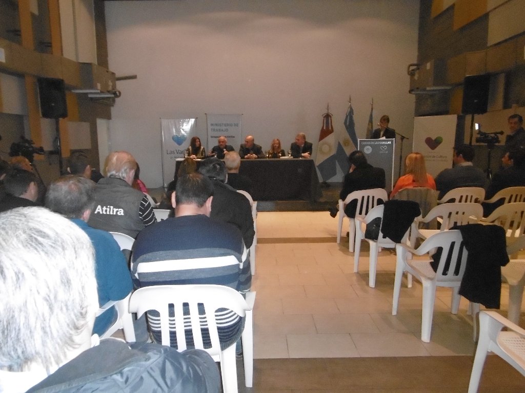 El Ministro de Trabajo, entregó un automóvil a la delegación local de la Cartera Laboral