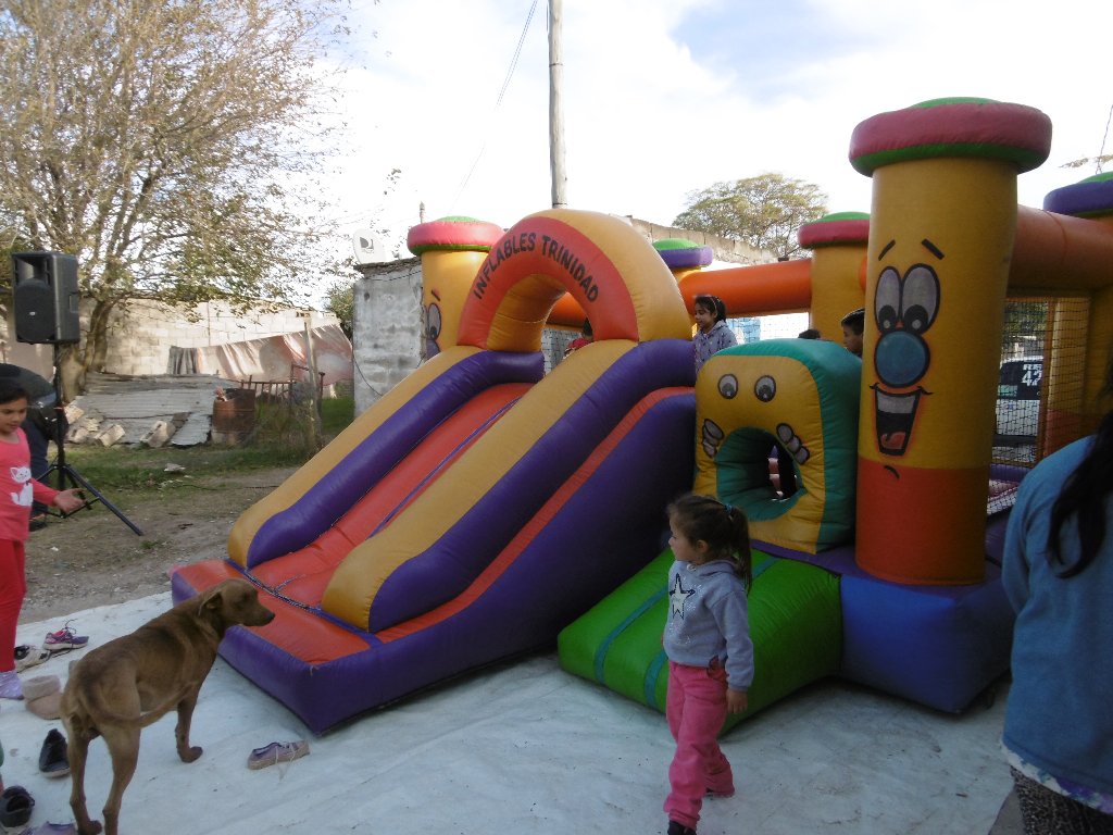 Pueblo Chico de fiesta y con regalos