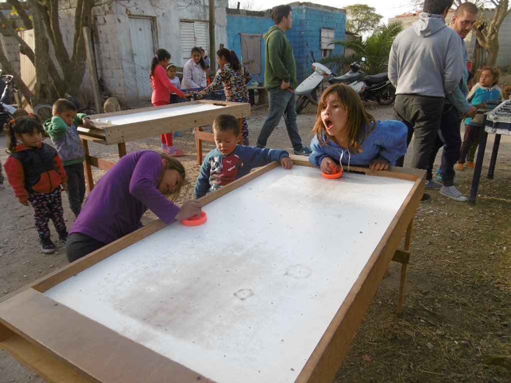 Pueblo Chico de fiesta y con regalos