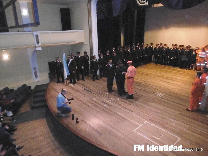Gonzalo Farías nuevo abanderado de los Bomberos y Mérito Bomberil