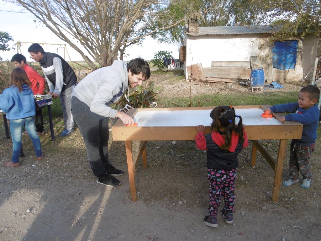 Pueblo Chico de fiesta y con regalos